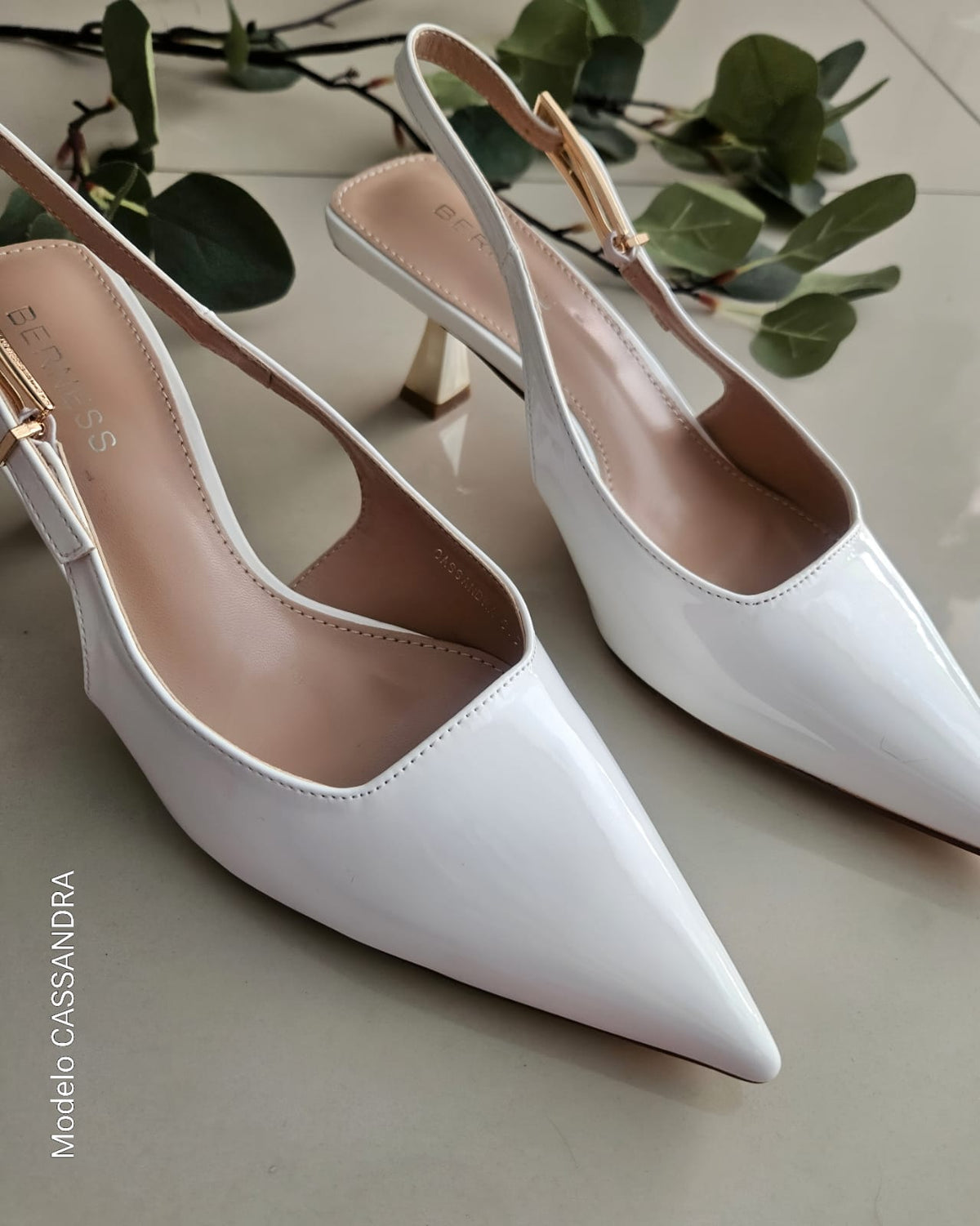 Zapatilla en punta stiletto CASSANDRA