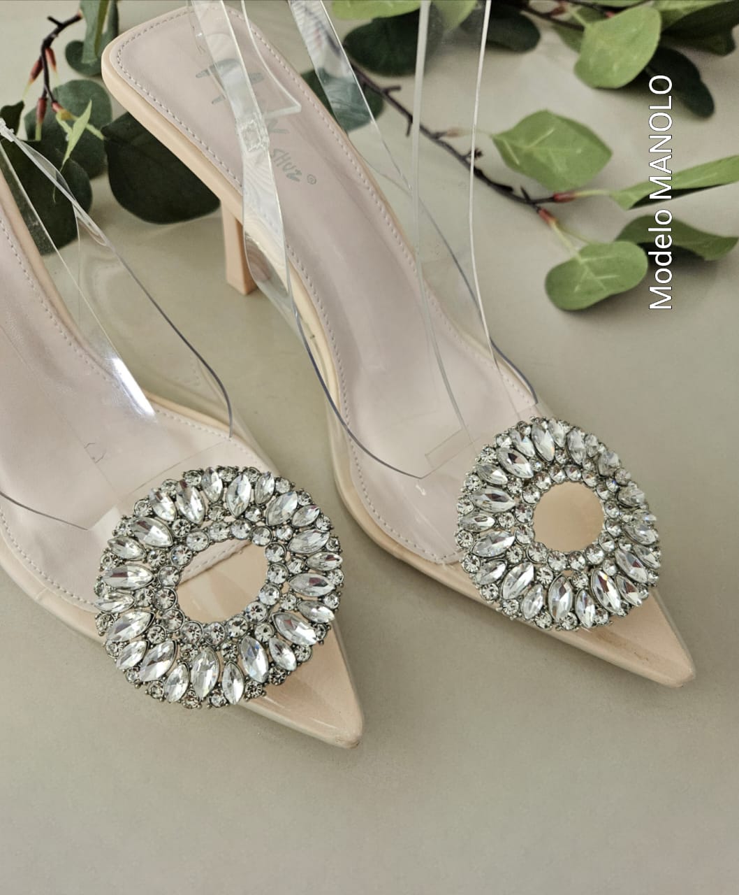 Zapatilla en punto con aplicacion MANOLO