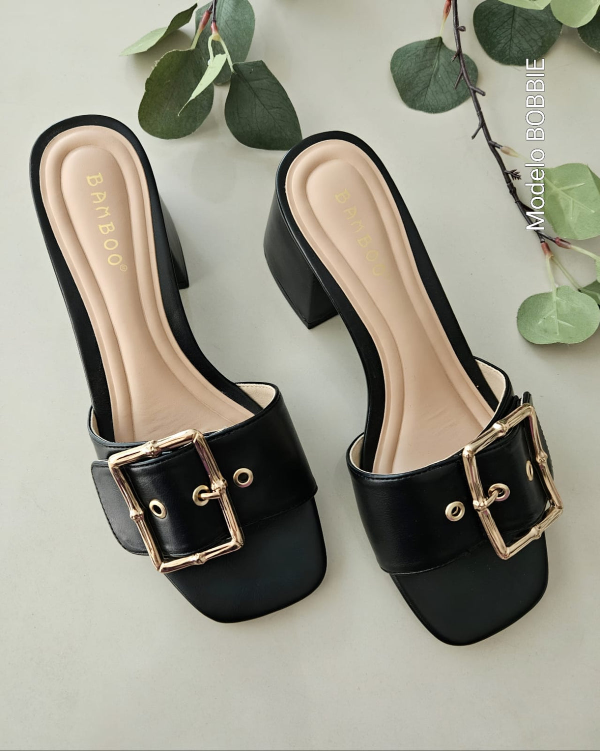 Zapatatilla tacon cuadrado hebilla dorada BOBBIE