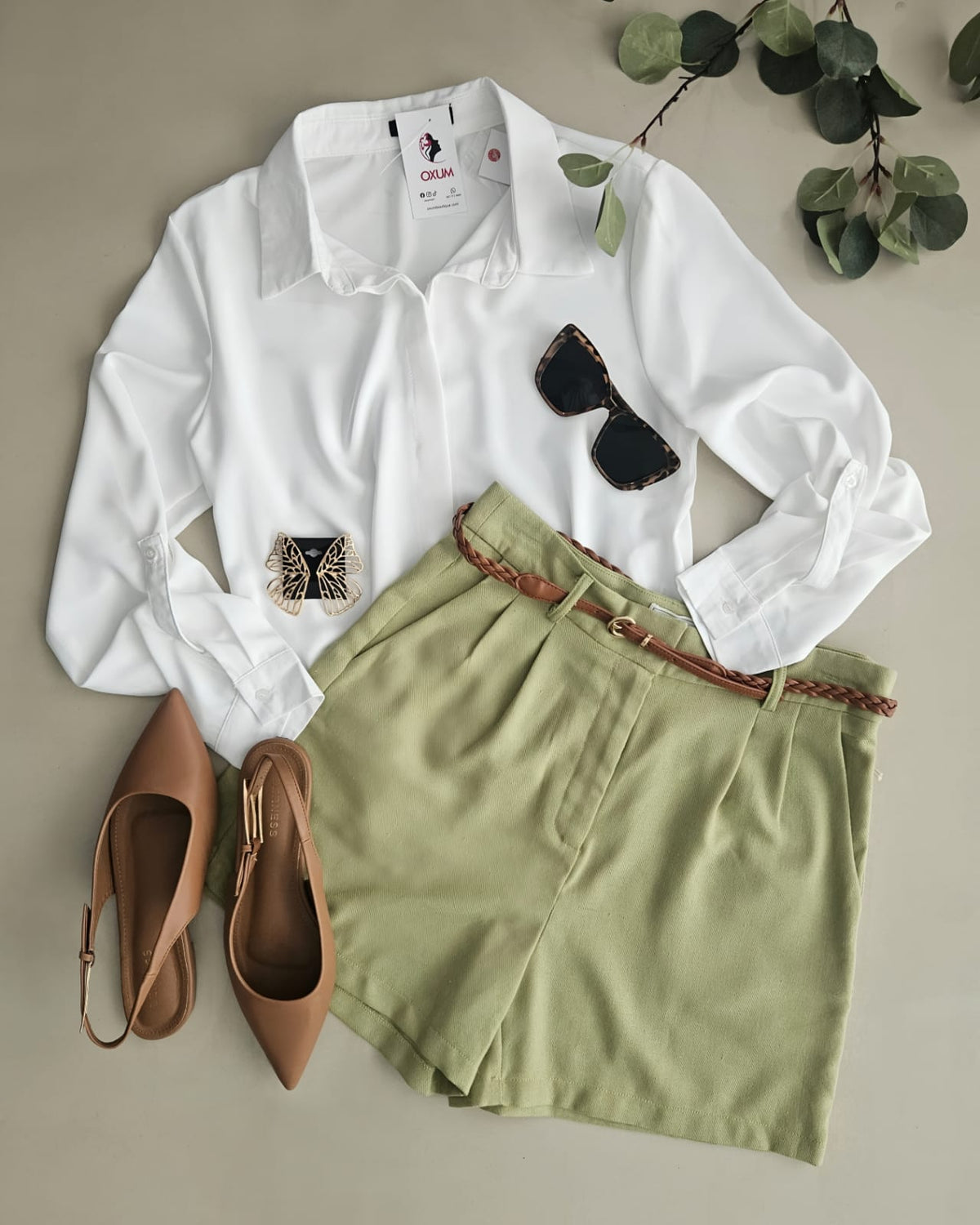 Short con patoles frontales y cinto trenzado  J 077