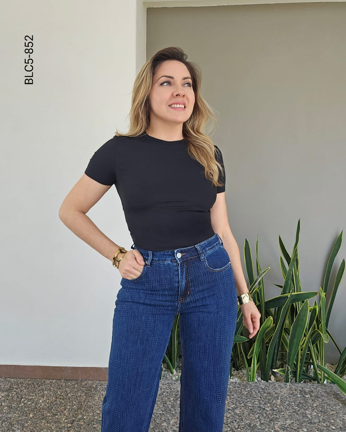 Blusa básica manga corta cuello redondo E 852