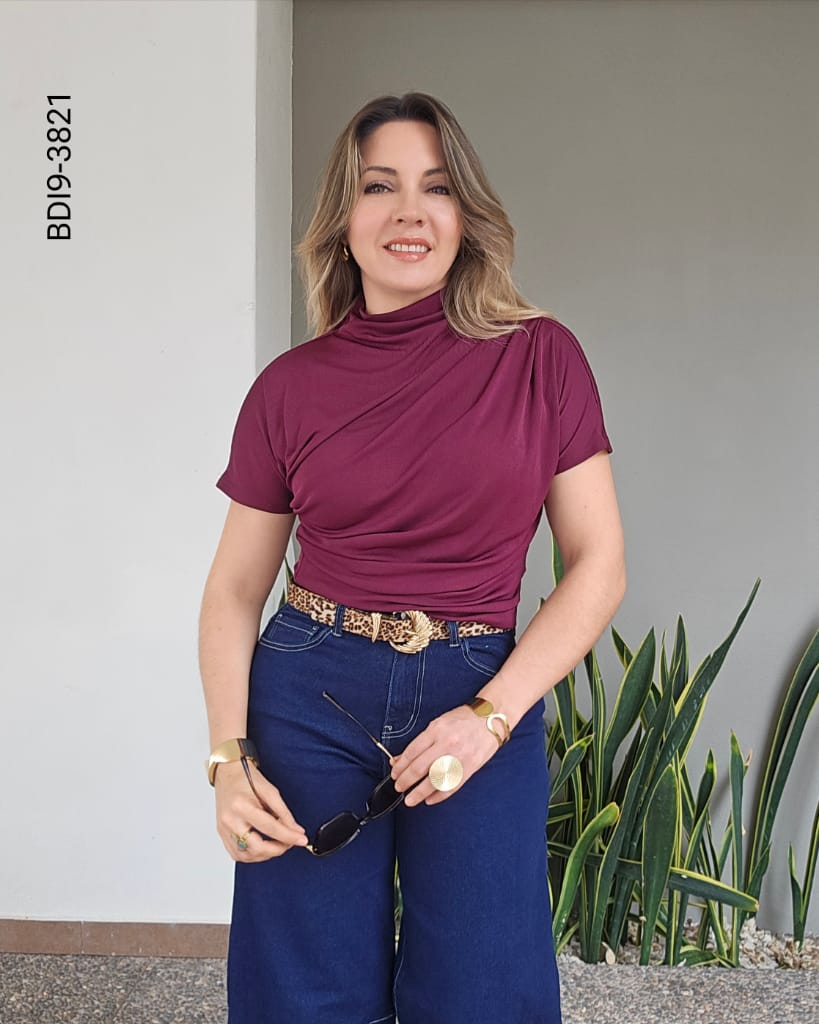 Blusa cuello alto con manga corta  I 3821