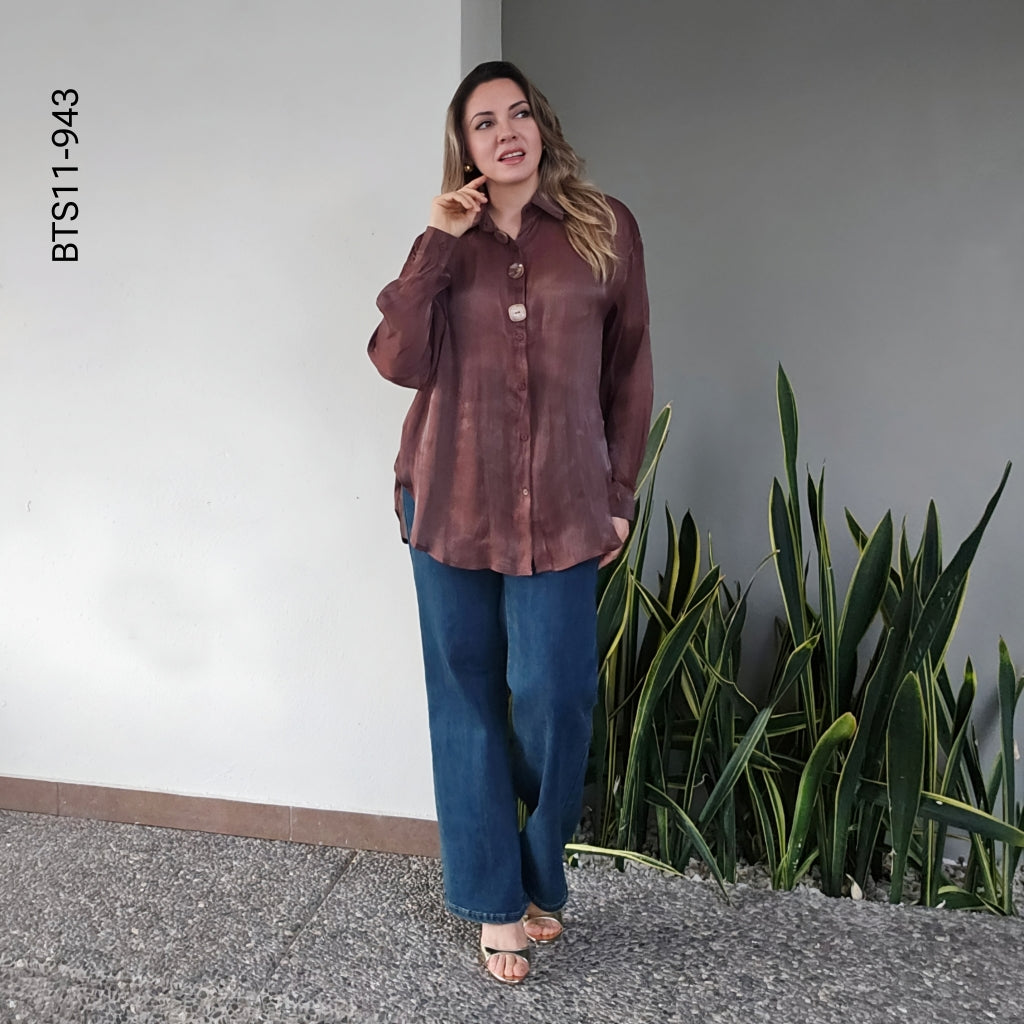 Blusa camisera translúcida con botones artesanales K 943
