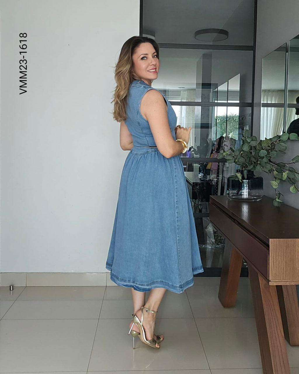 Vestido Midi Denim con Botonadura Frontal y Cuello Solapa W 1618