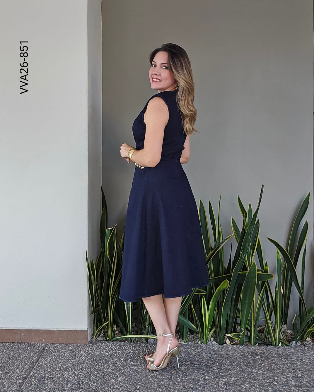Vestido de mezclilla con botones dorados Z 851