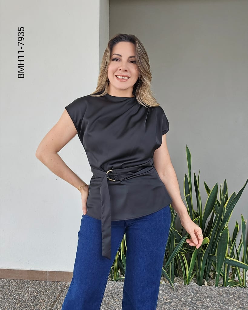 Blusa de Satín con Pliegues Asimétricos y Lazo en Cintura K 7935
